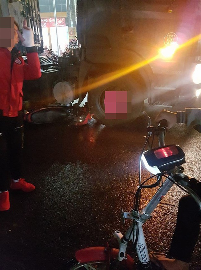 Vụ tai nạn và hành động giữa đường của chàng trai khiến dân mạng chê cười - Ảnh 1.