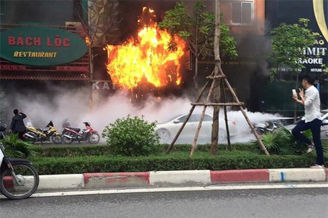 Vụ tai nạn và hành động giữa đường của chàng trai khiến dân mạng chê cười - Ảnh 8.