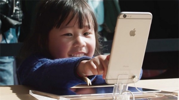 Việc trẻ em quá “nghiện” iPhone cũng đang khiến các cổ đông của Apple lo lắng