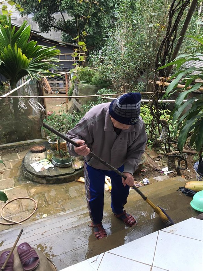 choang voi bo chong giup con dau phoi quan ao, rua bat, may vay cho chau - 2