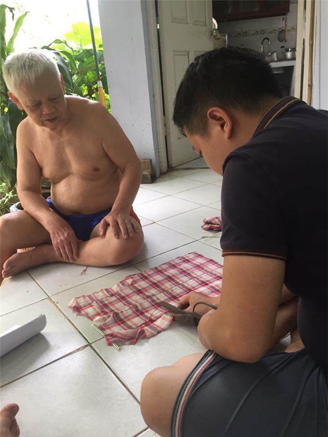 choang voi bo chong giup con dau phoi quan ao, rua bat, may vay cho chau - 4