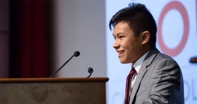  Ở tuổi 17, Nicolas Xiong - chàng sinh viên người Mỹ gốc Á được mệnh danh thần đồng đã lấy bằng kỹ thuật cơ khí với tư cách cử nhân trẻ nhất khóa. 