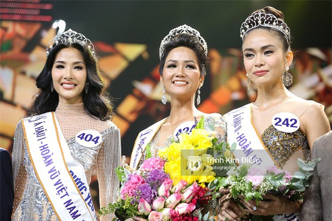 H'Hen Niê lần đầu trả lời phỏng vấn sau đăng quang: "Đi thi, đến cái vali, đôi dép... cũng phải đi mượn" - Ảnh 7.