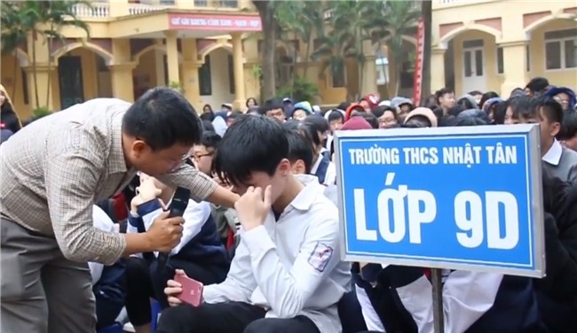 Hà Nội: HS cả trường cấp 2 khóc nghẹn khi nghe thầy giáo giảng về gia đình - Ảnh 3.