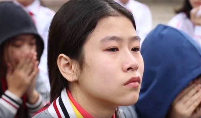 Hà Nội: HS cả trường cấp 2 khóc nghẹn khi nghe thầy giáo giảng về gia đình - Ảnh 4.