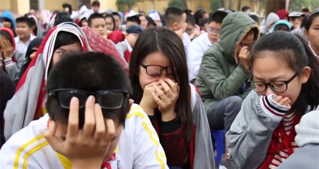 Hà Nội: HS cả trường cấp 2 khóc nghẹn khi nghe thầy giáo giảng về gia đình - Ảnh 4.