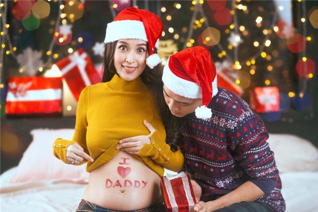 Tú Vi được ông xã Văn Anh cắt tỉa móng, bưng nước ngâm chân khi mang bầu-1