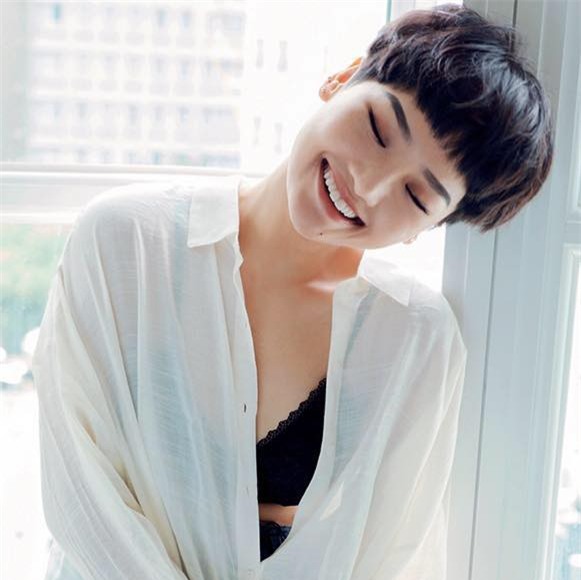 Nếu tóc tém chuẩn bị trở thành hot trend của 2018, thì đây chính là 5 người đẹp đang tiên phong xu hướng  - Ảnh 25.