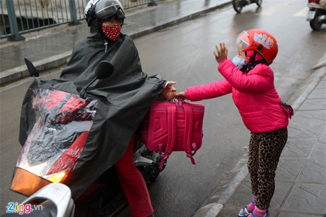 Duoi 10 do C, hoc sinh Ha Noi duoc nghi hinh anh 1