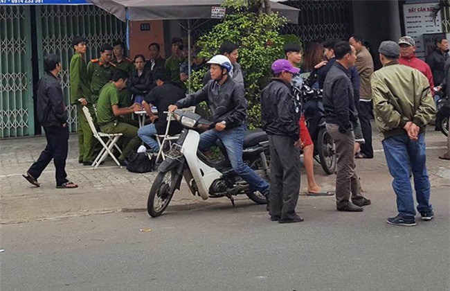 Người đàn ông 49 tuổi chết trong tư thế treo cổ ở cửa hàng điện lạnh