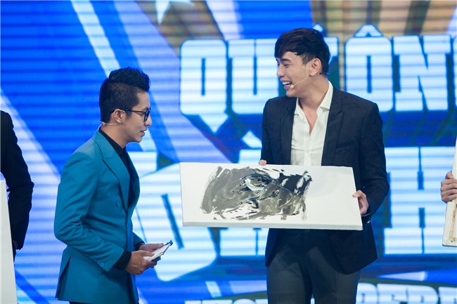 Cười ngất với thử thách vừa bơm bóng bằng mông vừa vẽ tranh của các quý ông-3