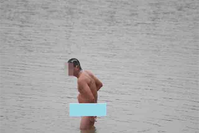 ha noi lanh thau xuong, nhieu nguoi van vo tu ra song hong ngup lan nhu giua mua he - 12