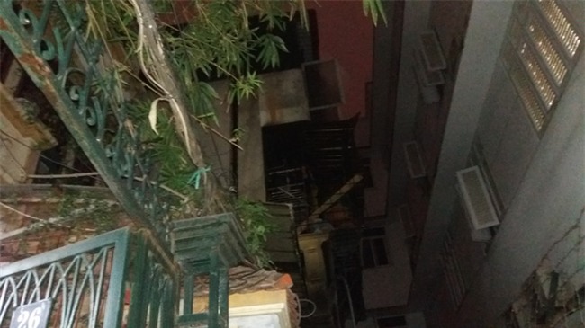 Hà Nội: 3 con nhỏ cùng người mẹ thoát chết kỳ diệu trong ngôi nhà bị thiêu rụi - Ảnh 11.