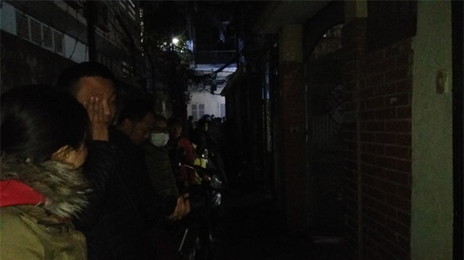 Hà Nội: 3 con nhỏ cùng người mẹ thoát chết kỳ diệu trong ngôi nhà bị thiêu rụi - Ảnh 12.