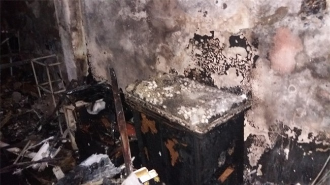 Hà Nội: 3 con nhỏ cùng người mẹ thoát chết kỳ diệu trong ngôi nhà bị thiêu rụi - Ảnh 3.