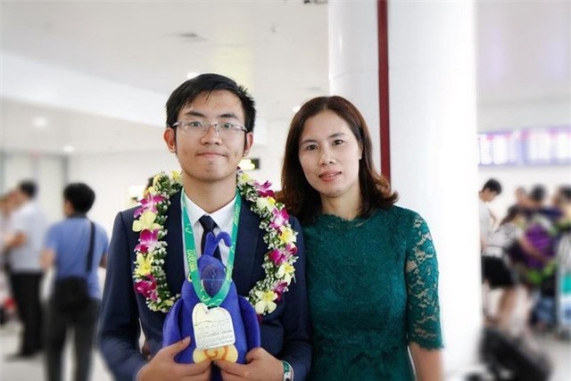 Nam Khánh và mẹ.