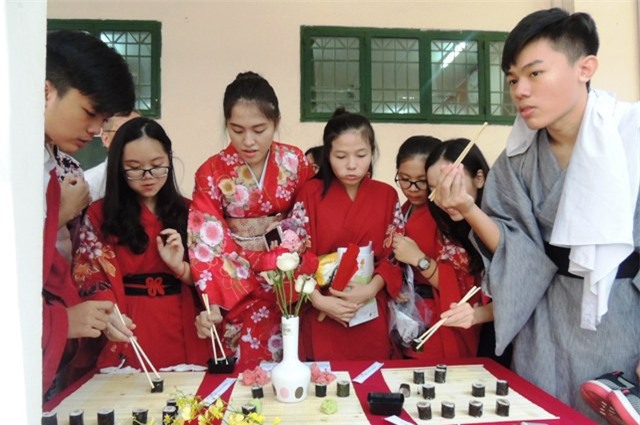 Nhiều học sinh được tiếp cận với nhiều nghề nghiệp như nấu ăn, điện, chụp ảnh... thông qua việc học nghề (Ảnh minh họa)