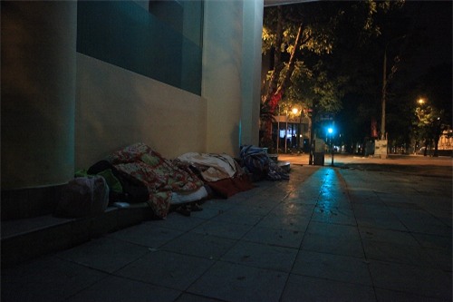 anh: ha noi ret duoi 10 do - dem kho ngu cua nguoi vo gia cu hinh anh 9