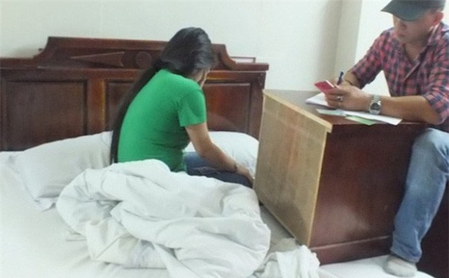 Cặp vợ chồng rủ nhiều thiếu nữ xinh đẹp đi bán dâm tiền triệu - Ảnh 1.