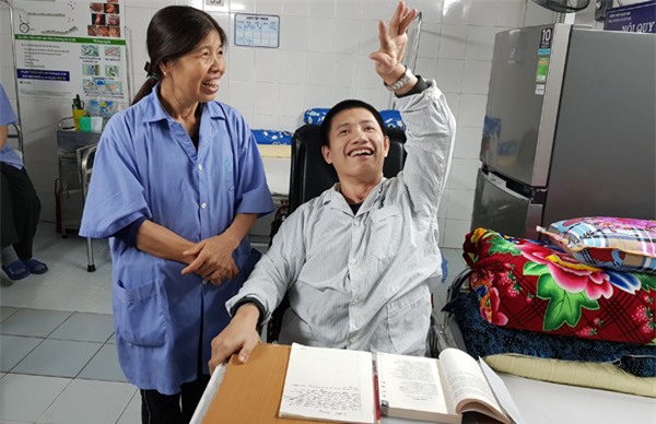 Kỳ diệu: Hồi phục sau 9 năm sống thực vật nhờ tình yêu