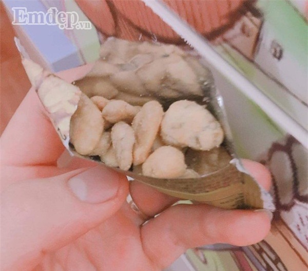 Chị em rủ nhau mua bánh kẹo nội địa TRUNG QUỐC ăn cho... sang mồm.