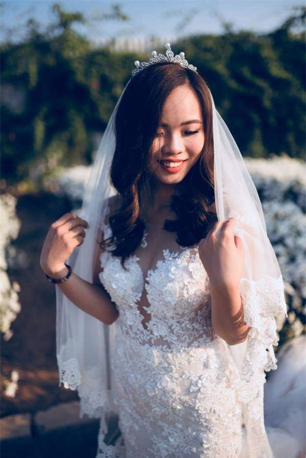 cap doi dien giay the thao nhay hip-hop trong dam cuoi, chup bo anh nhay quanh ha noi - 5