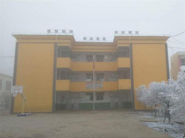 cau chuyen dang sau buc anh cau be toc dong da trong lop hoc voi nhiet do -9 do c - 3