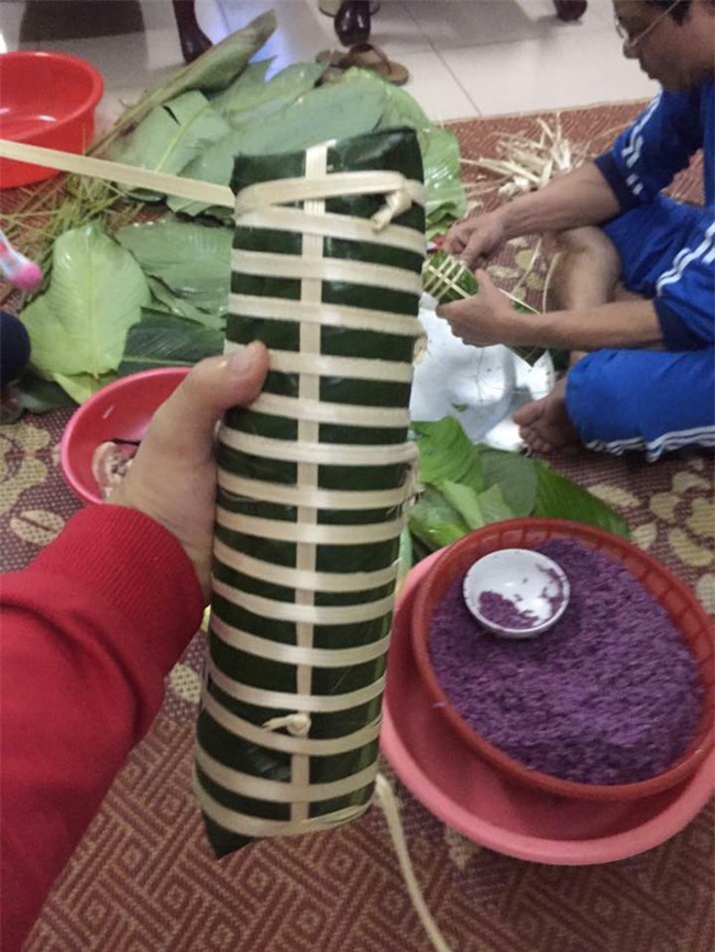 Trời lạnh căm căm 3 độ C, mẹ hai con này vẫn được mẹ chồng dậy từ mờ sáng, nấu bánh chưng cho ăn Tết sớm - Ảnh 6.