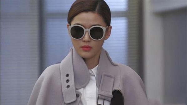 khong ngo co ngay lai gap ban gai cu trong hoan canh eo le nhu vay - 2