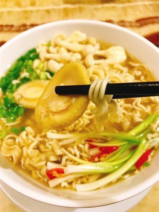 đặc sản nhà giàu,nhà giàu việt,mì tôm,bào ngư