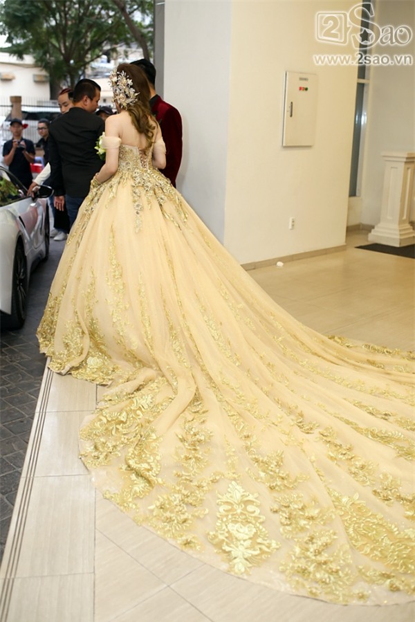 Lâm Khánh Chi xuất hiện với váy cưới dài hàng chục mét-2