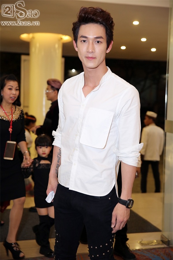 Hoàng tử sơn ca Quang Vinh lịch lãm dự tiệc-2