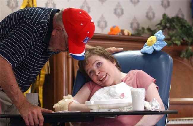 20 năm chìm trong hôn mê, đến khi tỉnh dậy, cô gái nói cho gia đình nghe một sự thật khiến y học kinh ngạc - Ảnh 5.