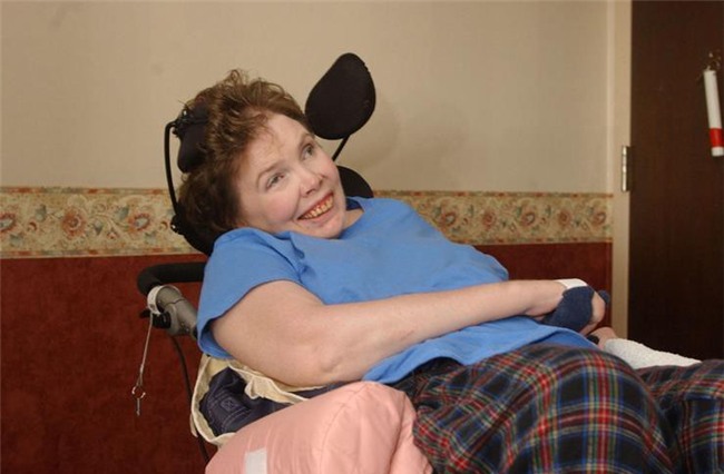 20 năm chìm trong hôn mê, đến khi tỉnh dậy, cô gái nói cho gia đình nghe một sự thật khiến y học kinh ngạc - Ảnh 6.