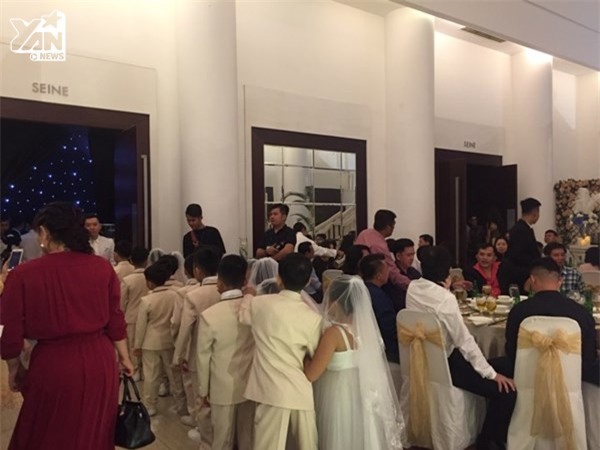 Hình ảnh không đẹp mắt trong đám cưới của Lâm Khánh Chi và chồng kém 8 tuổi - Tin sao Viet - Tin tuc sao Viet - Scandal sao Viet - Tin tuc cua Sao - Tin cua Sao