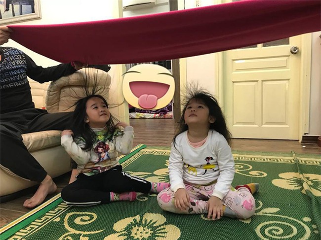 Trò chơi 'độc quyền' ngày đông chỉ những gia đình có con gái nuôi tóc dài, bố mẹ 'lầy lội' mới có 2
