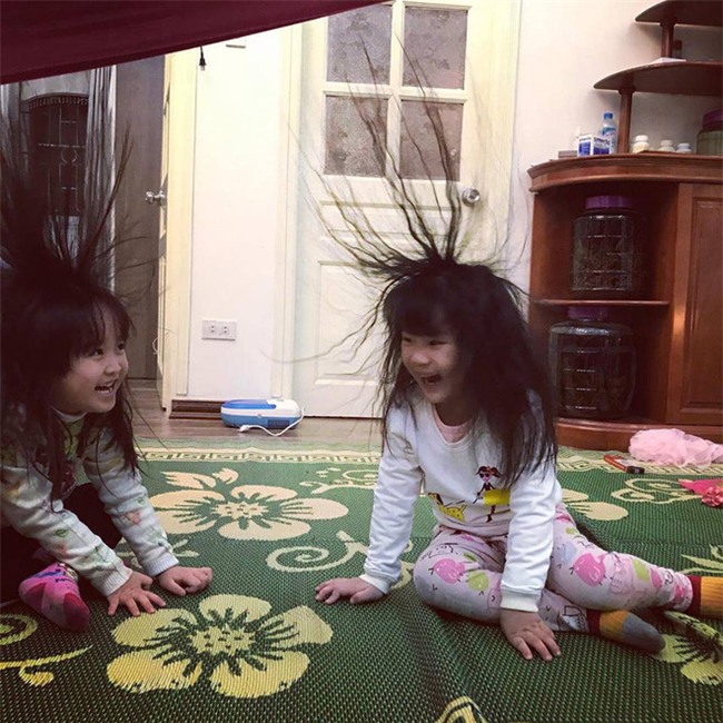 Trò chơi 'độc quyền' ngày đông chỉ những gia đình có con gái nuôi tóc dài, bố mẹ 'lầy lội' mới có 3