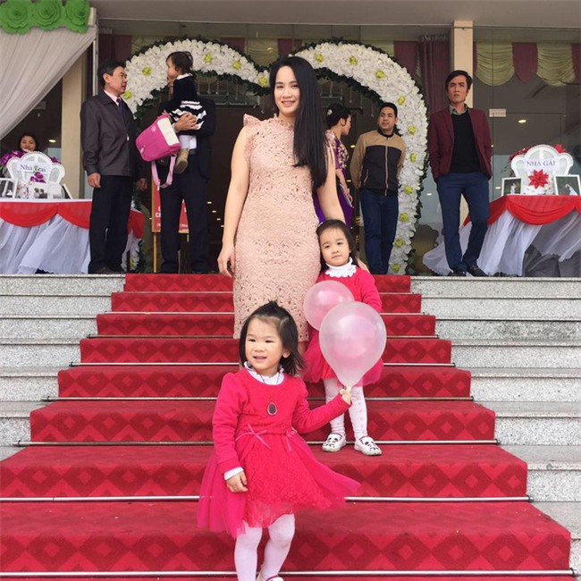 Hai cô con gái tuy tinh nghịch nhưng lại rất ấm áp, tình cảm.