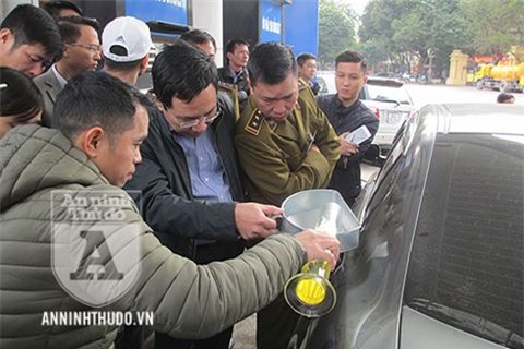 [Nóng] Petrolimex được giải oan, khách hàng công nhận bình xăng ôtô 70l ních được 81,9l - Ảnh 3.