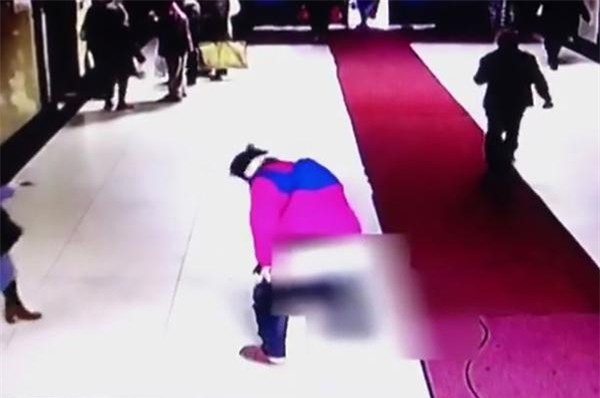 vua buoc vao sanh benh vien, ba me dot ngot dau bung, de roi con - 1