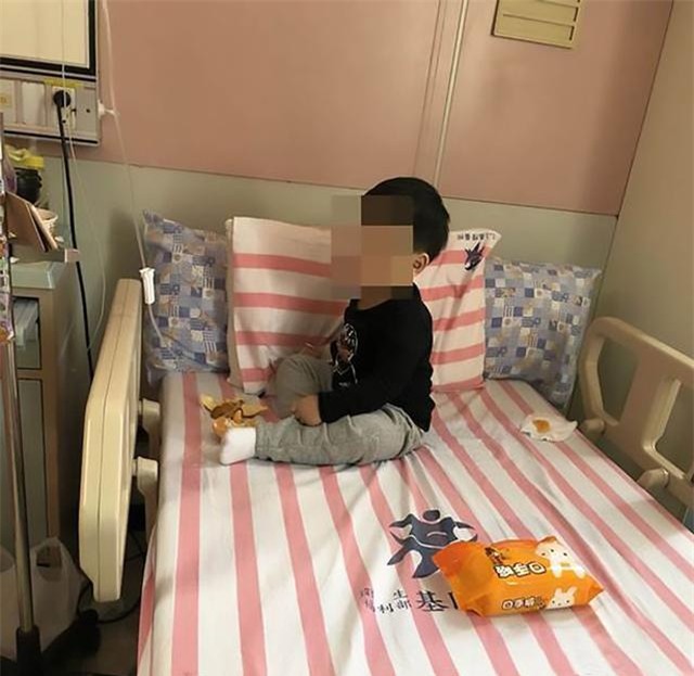 be trai 3 tuoi song cung thi the ong ba noi suot 2 ngay ma khong ai phat hien ra - 3