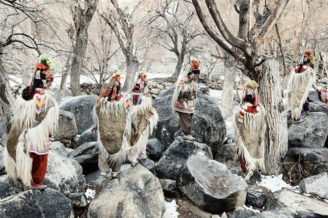 Vùng đất kỳ lạ nơi đàn ông được phép trao đổi vợ thoải mái với người khác - Ảnh 2.