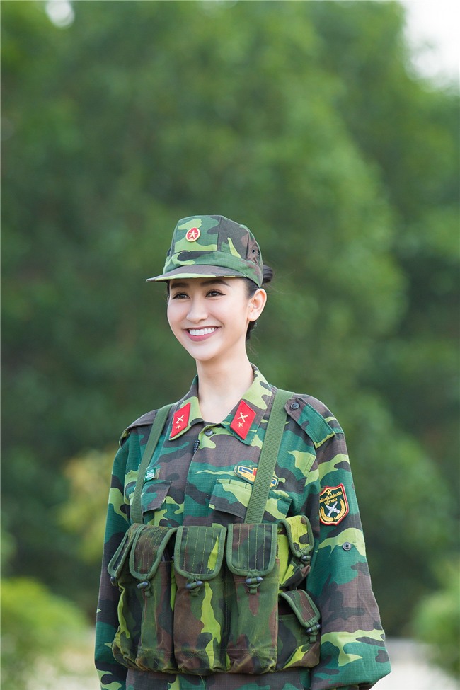 Chùm ảnh Á hậu Hà Thu trong màu áo quân nhân: Vất vả tập luyện vẫn xinh đẹp hết cỡ! - Ảnh 2.