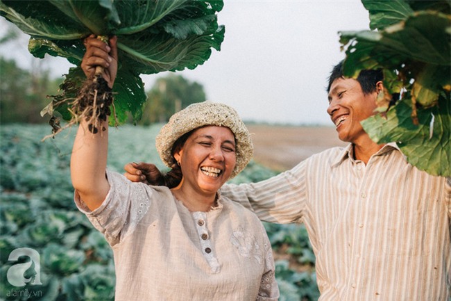 Ra mà xem cặp bố mẹ yêu thương nhau giữa mùa bắp cải hot nhất MXH - 25 năm sống dưới túp lều tranh giận nhau đúng 1 lần - Ảnh 5.