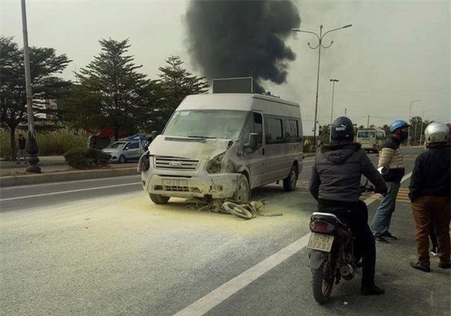 tai nan giao thong nghiem trong: bo chong nguy kich, con dau chet tham - 2