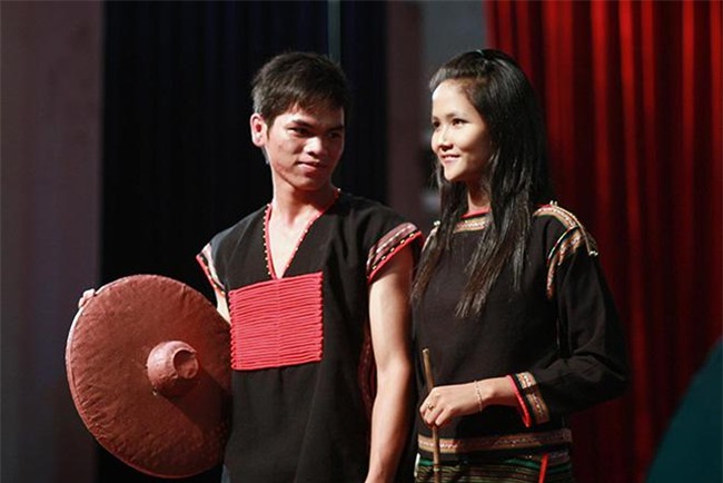 lo hinh anh hiem cua tan hoa hau hoan vu h'hen nie nam 19 tuoi - 2