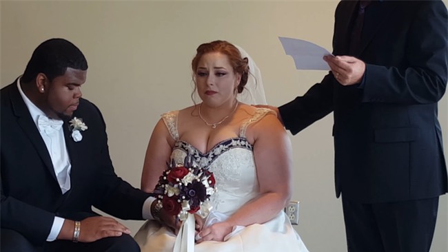 Nghe nội dung lá thư bí mật gửi đến cho mình, cô dâu chú rể cùng òa khóc - Ảnh 5.