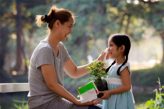 Những cách khen con quen thuộc nhưng thực ra lại phản tác dụng và trẻ không muốn nghe - Ảnh 2.