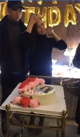 Đến khi Trương Quỳnh Anh thổi nến, Tim mới lên đứng gần. - Tin sao Viet - Tin tuc sao Viet - Scandal sao Viet - Tin tuc cua Sao - Tin cua Sao