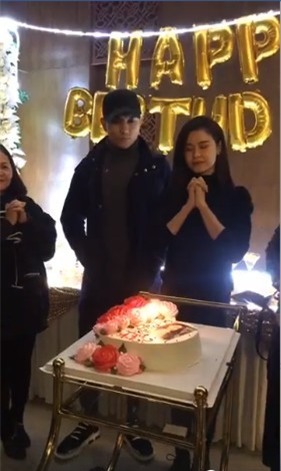 Tim xuất hiện với gương mặt như đưa đám, khó hiểu trong sinh nhật Trương Quỳnh Anh - Tin sao Viet - Tin tuc sao Viet - Scandal sao Viet - Tin tuc cua Sao - Tin cua Sao